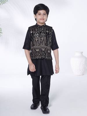 Black thread embriodered velvet kurta & pant with ethnic jacket 1