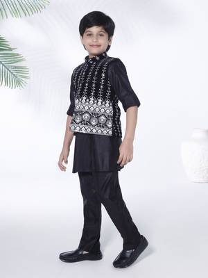 Black thread embriodered velvet kurta & pant with ethnic jacket 2