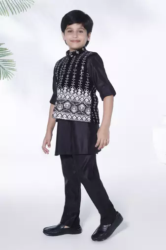 Black thread embriodered velvet kurta & pant with ethnic jacket