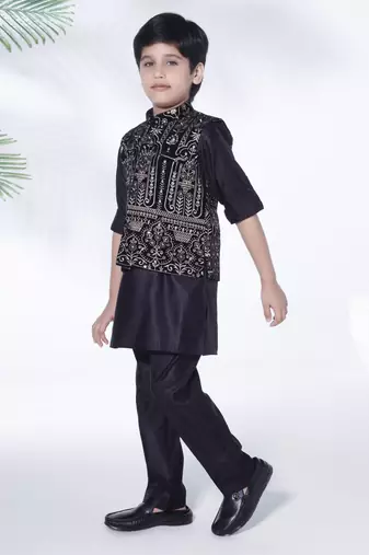 Black thread embriodered velvet kurta & pant with ethnic jacket