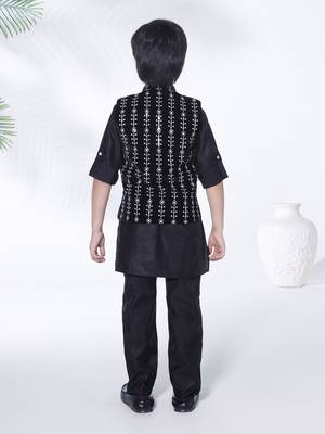 Black thread embriodered velvet kurta & pant with ethnic jacket 5