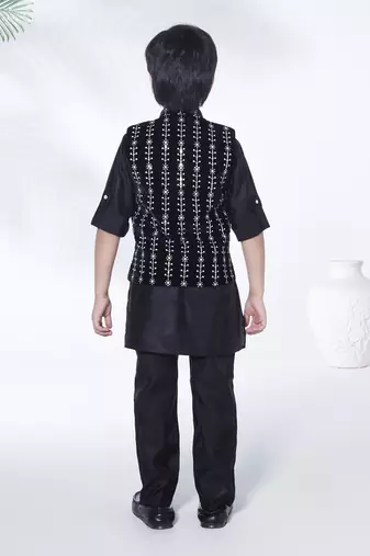 Black thread embriodered velvet kurta & pant with ethnic jacket