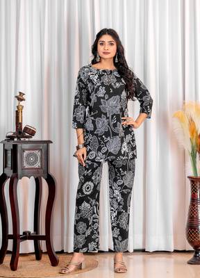 Floral Printed Round Neck Three-Quarter Sleeves Pure Cotton Top With Trouser 1