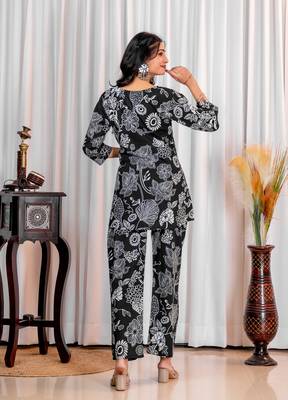 Floral Printed Round Neck Three-Quarter Sleeves Pure Cotton Top With Trouser 2