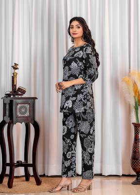 Floral Printed Round Neck Three-Quarter Sleeves Pure Cotton Top With Trouser 3