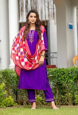 Women Ethnic Motifs Embroidered Regular Thread Work Kurti with Trousers & With Dupatta 1