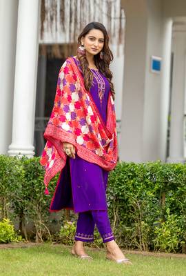 Women Ethnic Motifs Embroidered Regular Thread Work Kurti with Trousers & With Dupatta 2