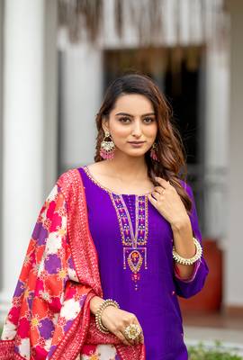 Women Ethnic Motifs Embroidered Regular Thread Work Kurti with Trousers & With Dupatta 3