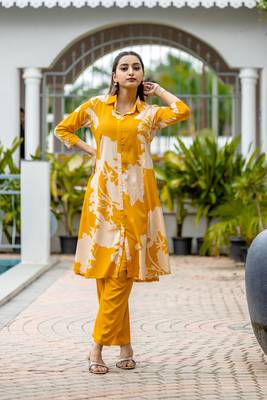 Floral Printed Shirt Collar A-Line Kurta With Pyjama 1