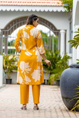 Floral Printed Shirt Collar A-Line Kurta With Pyjama 2