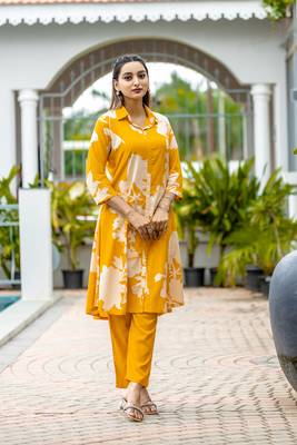 Floral Printed Shirt Collar A-Line Kurta With Pyjama 3