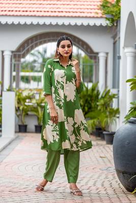 Floral Printed Shirt Collar A-Line Kurta With Pant 1
