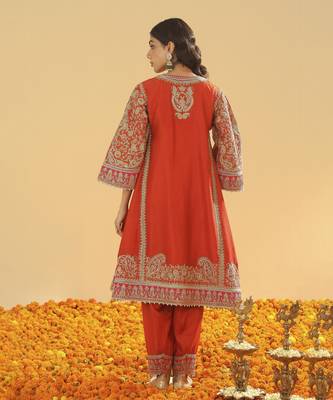 Irha burnt orange short chauga with khada dupatta 3