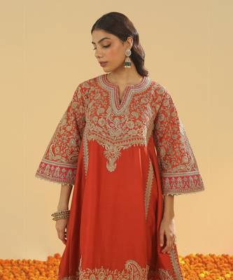 Irha burnt orange short chauga with khada dupatta 4