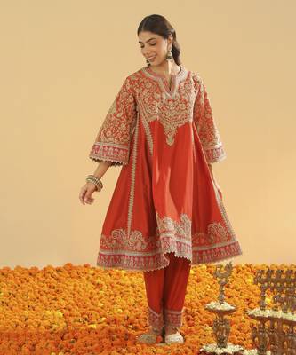 Irha burnt orange short chauga with khada dupatta 5