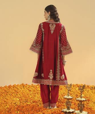 Shahzain deep red short chauga with khada dupatta 3