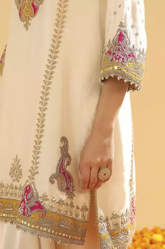 Ziana daisy ivory short kurta with salwar and dupatta