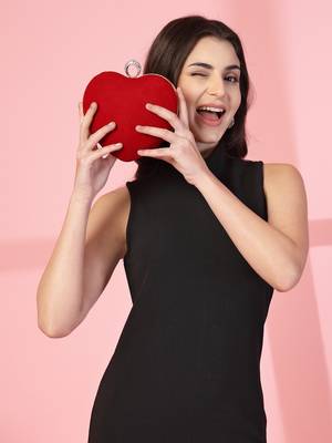 red velvet heart-shaped clutch bag 3