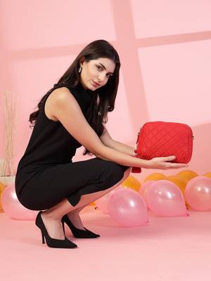 red polyester sling bag with diamond quilting 3