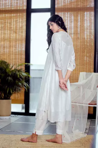 Snow white embroidery kurta set