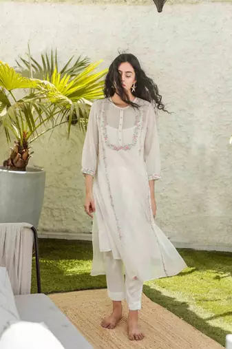 Snow white chamelia kurta set
