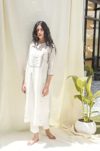 Snow white yoke buta kurta set