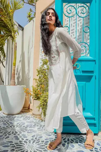 Snow white yoke buta kurta set