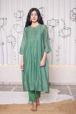 Bottle green paarijaat kurta set 1