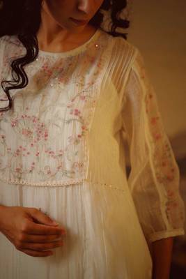 Ivory white victorian kurta and pant set 5