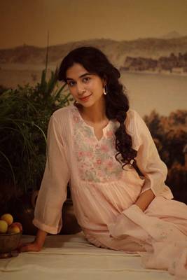 Ivory pink vineyard kurta and pant set 2