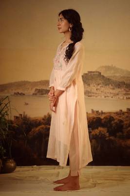 Ivory pink vineyard kurta and pant set 4