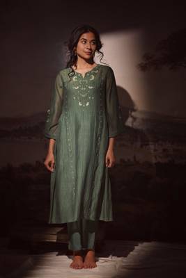 Bottle green juhi yoke kurta set 1