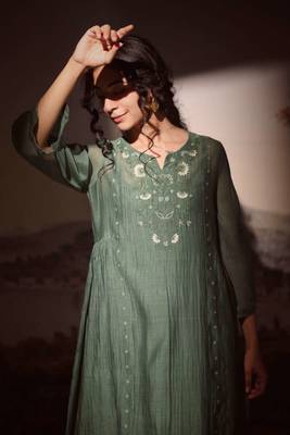 Bottle green juhi yoke kurta set 4