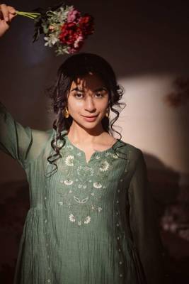 Bottle green juhi yoke kurta set 5