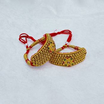 Stone stud gold plated  pouchi color golden material brass  size adjustable 2