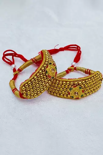Stone stud gold plated  pouchi color golden material brass  size adjustable