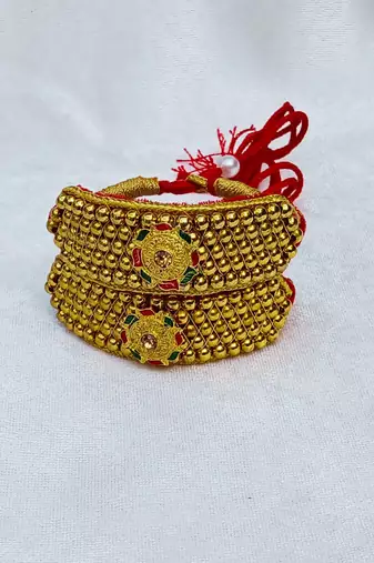 Stone stud gold plated  pouchi color golden material brass  size adjustable