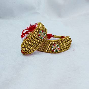 Stone stud gold plated  pouchi color golden material brass  size adjustable 2