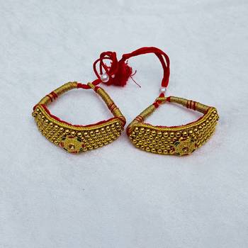 Stone stud gold plated  pouchi color golden material brass  size adjustable 5