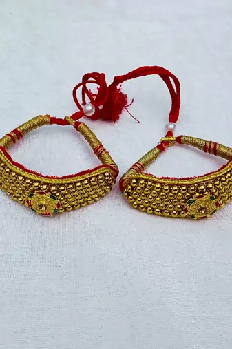 Stone stud gold plated  pouchi color golden material brass  size adjustable
