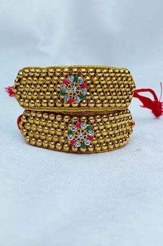 Stone stud gold plated  pouchi color golden material brass  size adjustable