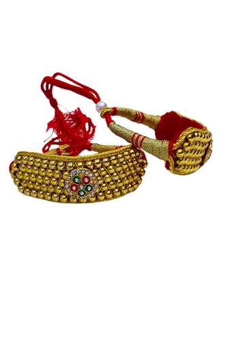 Stone stud gold plated  pouchi color golden material brass  size adjustable