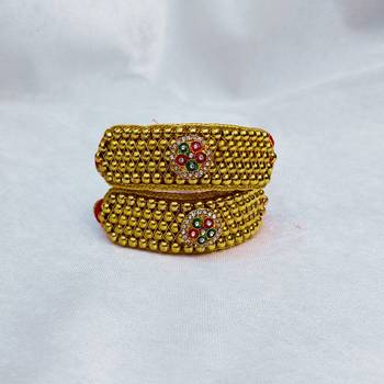 Stone stud gold plated  pouchi color golden material brass  size adjustable 2