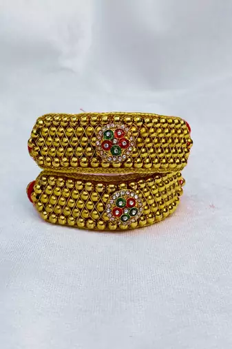 Stone stud gold plated  pouchi color golden material brass  size adjustable