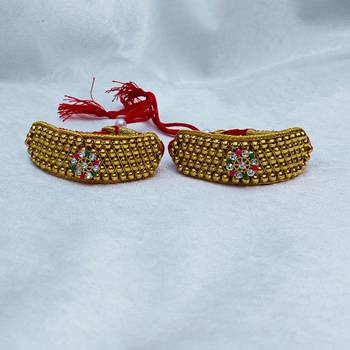 Stone stud gold plated  pouchi color golden material brass  size adjustable 5