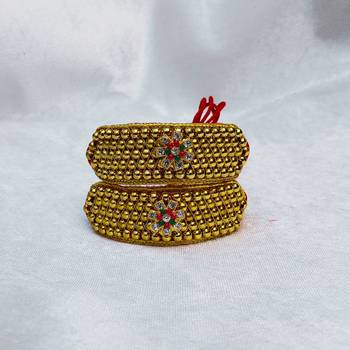 Stone stud gold plated  pouchi color golden material brass  size adjustable 2