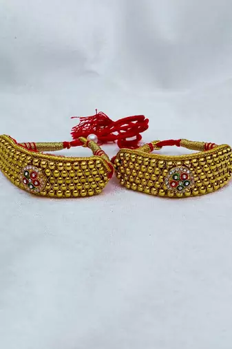 Stone stud gold plated  pouchi color golden material brass  size adjustable