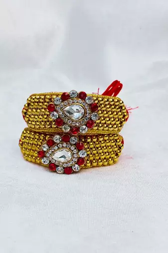 Stone stud gold plated  pouchi color golden material brass  size adjustable