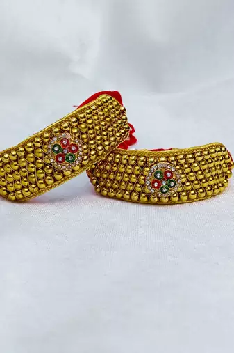 Stone stud gold plated  pouchi color golden material brass  size adjustable