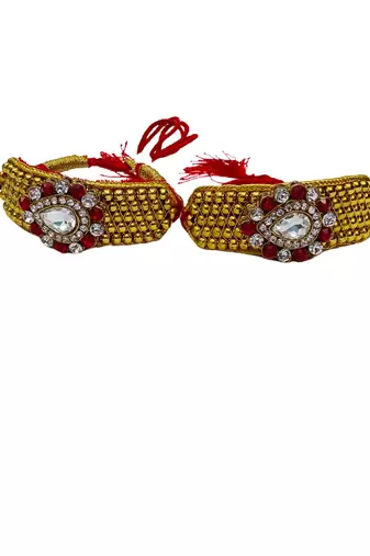 Stone stud gold plated  pouchi color golden material brass  size adjustable
